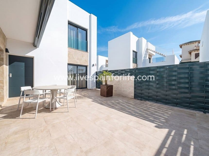 3 Zimmer Villa zu verkaufen in Ciudad Quesada mit Pool - 499.000 € (Ref: 9892925)