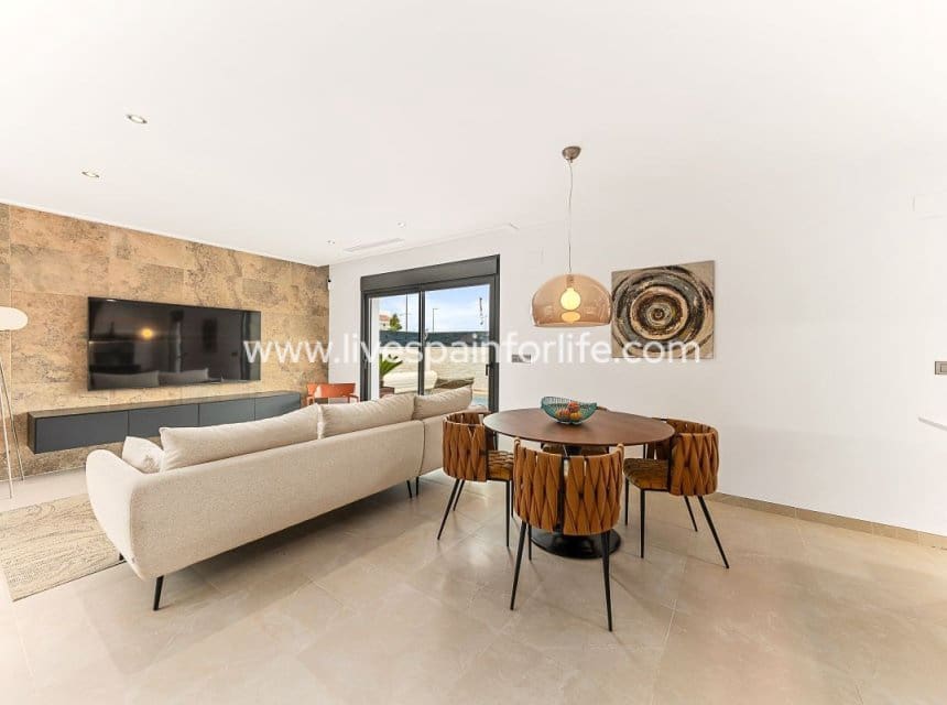 3 Zimmer Villa zu verkaufen in Ciudad Quesada mit Pool - 499.000 € (Ref: 9892925)