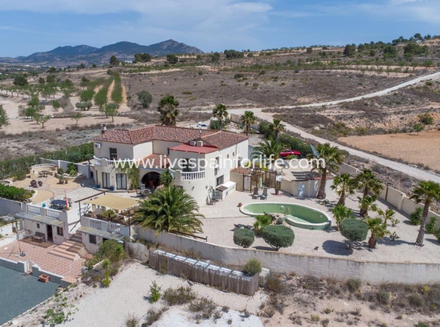 6 bedroom Finca/Country House for sale in Barbarroja with pool - € 534,995 (Ref: 9895052)