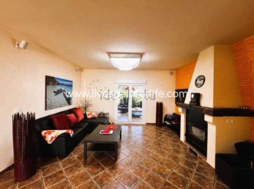 3 chambre Finca/Maison de Campagne à vendre à Jacarilla avec piscine garage - 559 000 € (Ref: 9895252)