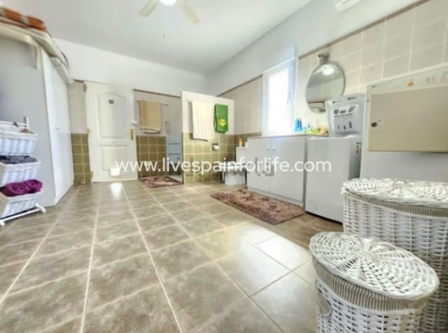 3 sovrum Finca/Hus på landet till salu i Jacarilla med pool garage - 559 000 € (Ref: 9895252)