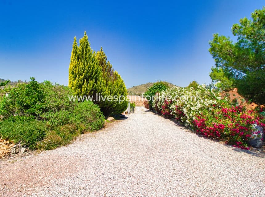4 Zimmer Finca/Landgut zu verkaufen in Hondon de las Nieves mit Pool Garage - 290.000 € (Ref: 9905017)