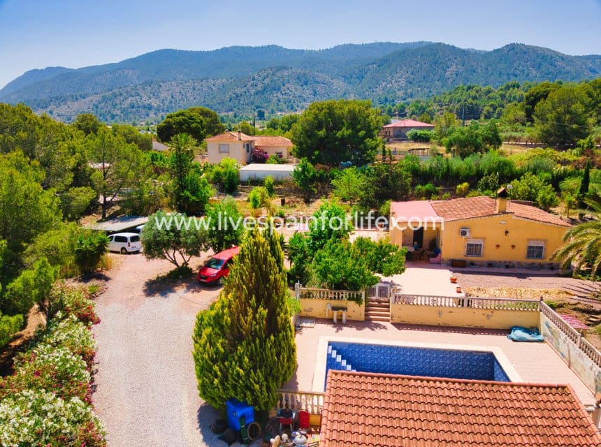 4 quarto Quinta/Casa Rural para venda em Hondon de las Nieves com piscina garagem - 290 000 € (Ref: 9911648)