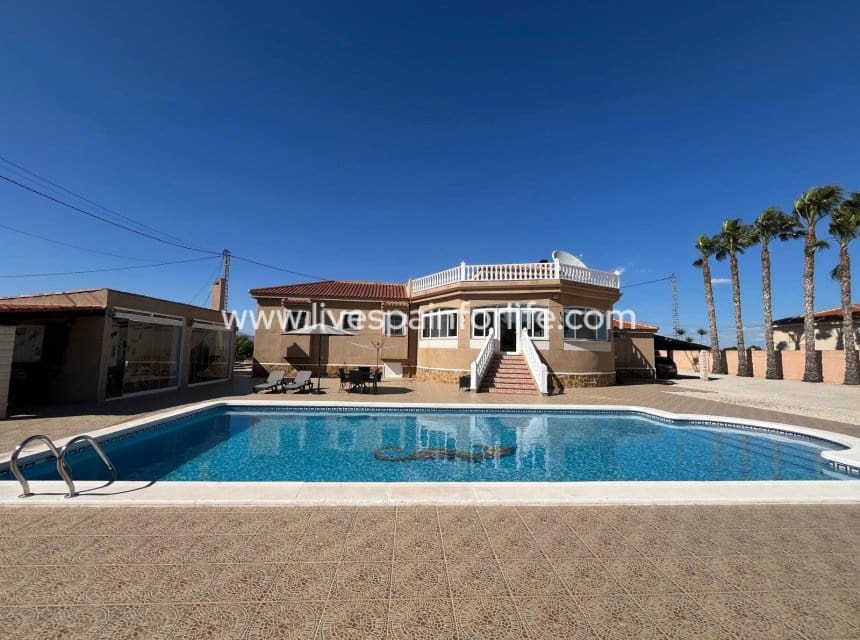 Finca/Casa Rural de 5 habitaciones en Catral en venta con piscina garaje - 449.995 € (Ref: 9911665)