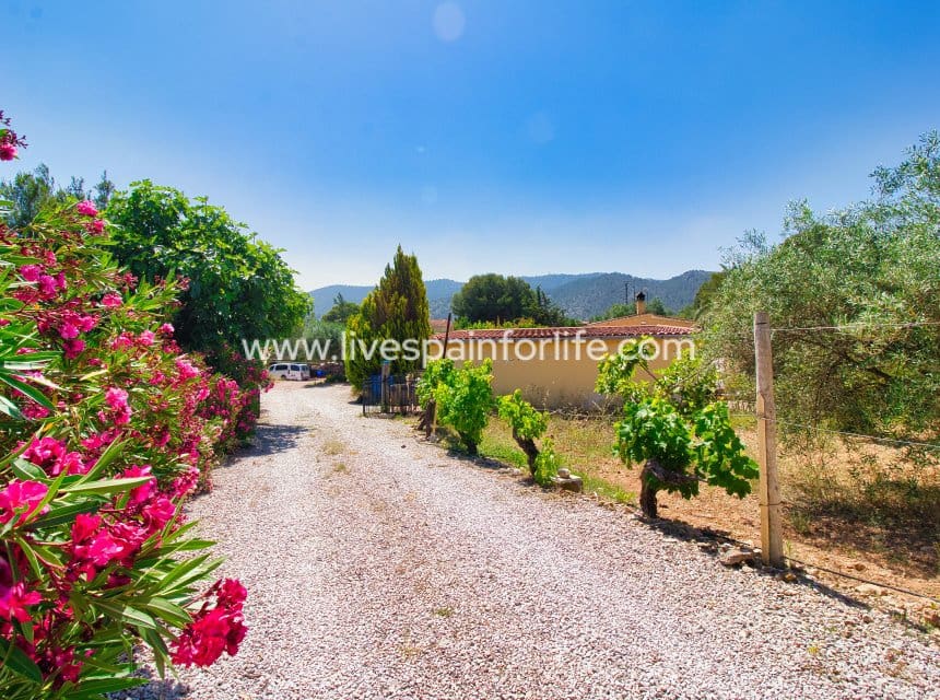 4 Zimmer Finca/Landgut zu verkaufen in Hondon de las Nieves mit Pool Garage - 290.000 € (Ref: 9918963)