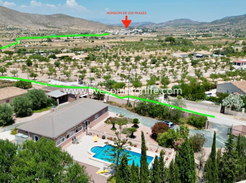 3 soveværelse Villa til salg i Hondon de los Frailes med swimmingpool garage - € 349.950 (Ref: 9948525)