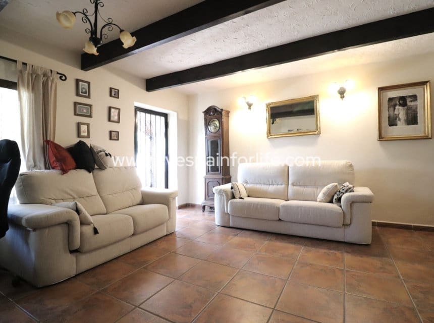 4 bedroom Finca/Country House for sale in Albatera with pool garage - € 345,000 (Ref: 9948890)