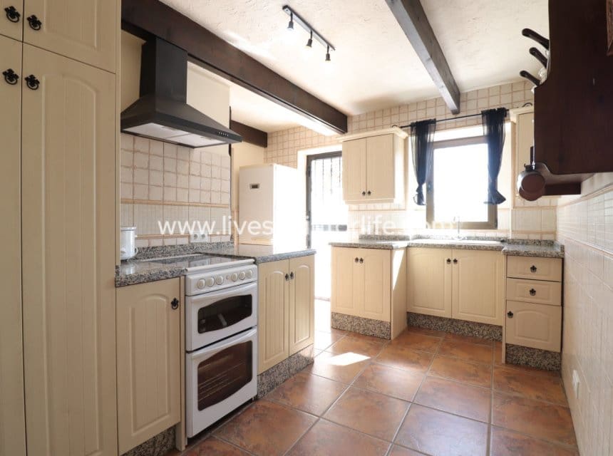 4 bedroom Finca/Country House for sale in Albatera with pool garage - € 345,000 (Ref: 9948890)