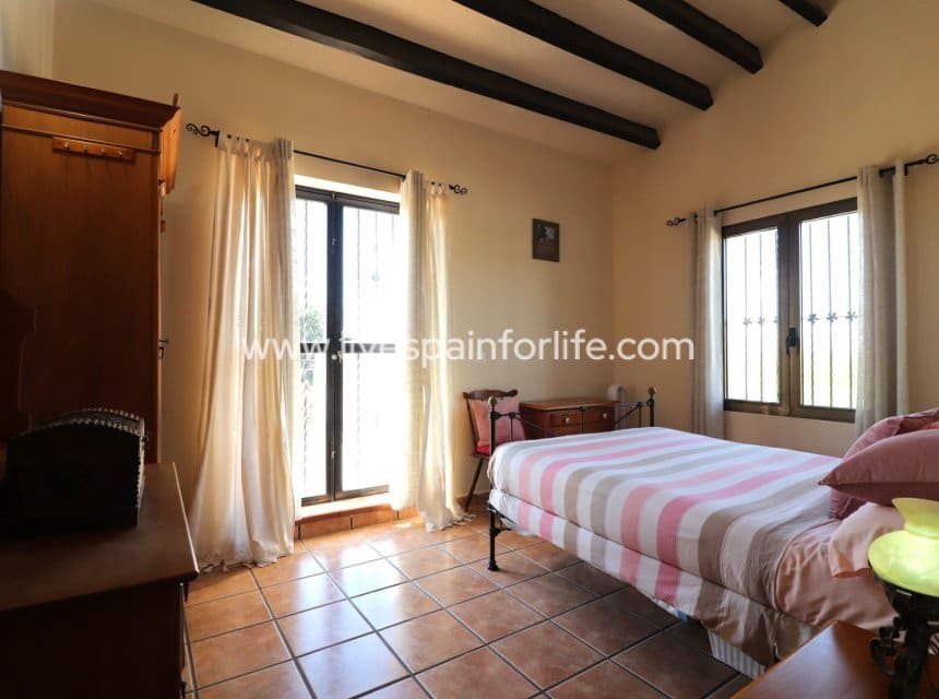 4 bedroom Finca/Country House for sale in Albatera with pool garage - € 345,000 (Ref: 9948890)