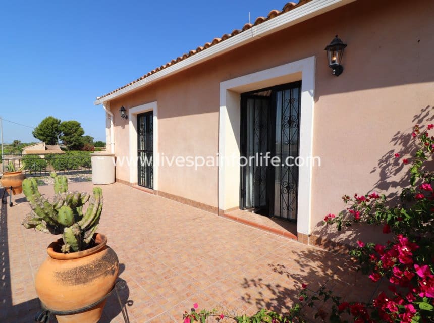 4 bedroom Finca/Country House for sale in Albatera with pool garage - € 345,000 (Ref: 9948890)