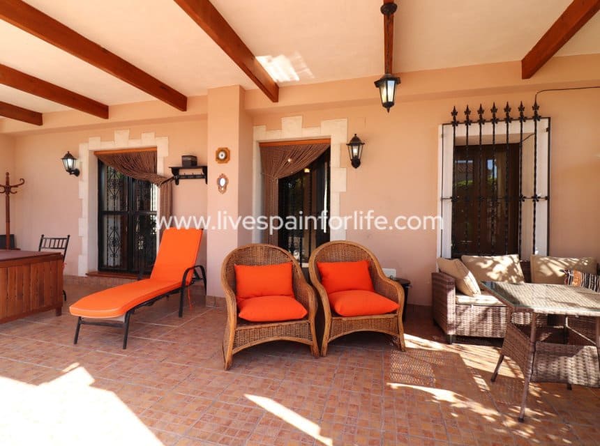 4 bedroom Finca/Country House for sale in Albatera with pool garage - € 345,000 (Ref: 9948890)