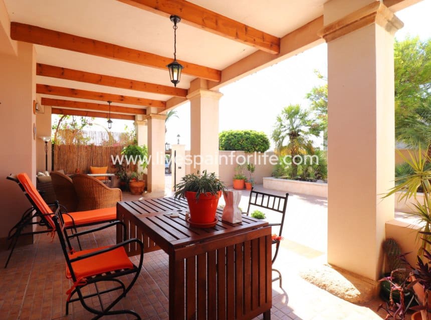 4 bedroom Finca/Country House for sale in Albatera with pool garage - € 345,000 (Ref: 9948890)
