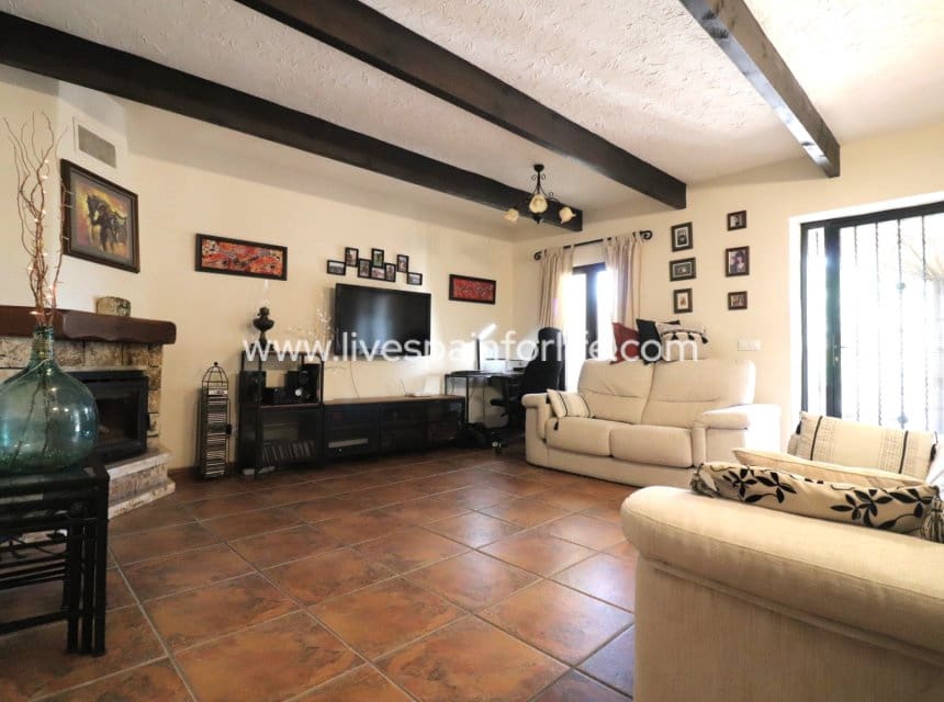4 bedroom Finca/Country House for sale in Albatera with pool garage - € 345,000 (Ref: 9948890)