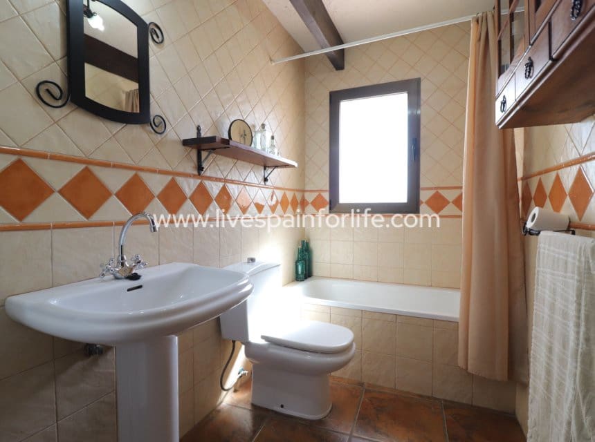 4 bedroom Finca/Country House for sale in Albatera with pool garage - € 345,000 (Ref: 9948890)