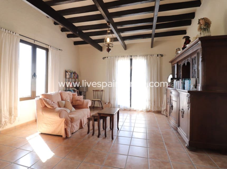 4 bedroom Finca/Country House for sale in Albatera with pool garage - € 345,000 (Ref: 9948890)