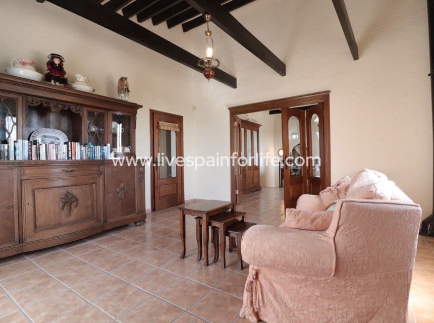 4 bedroom Finca/Country House for sale in Albatera with pool garage - € 345,000 (Ref: 9948890)