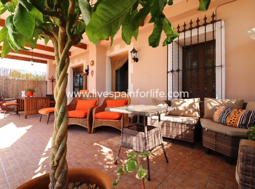 4 bedroom Finca/Country House for sale in Albatera with pool garage - € 345,000 (Ref: 9948890)