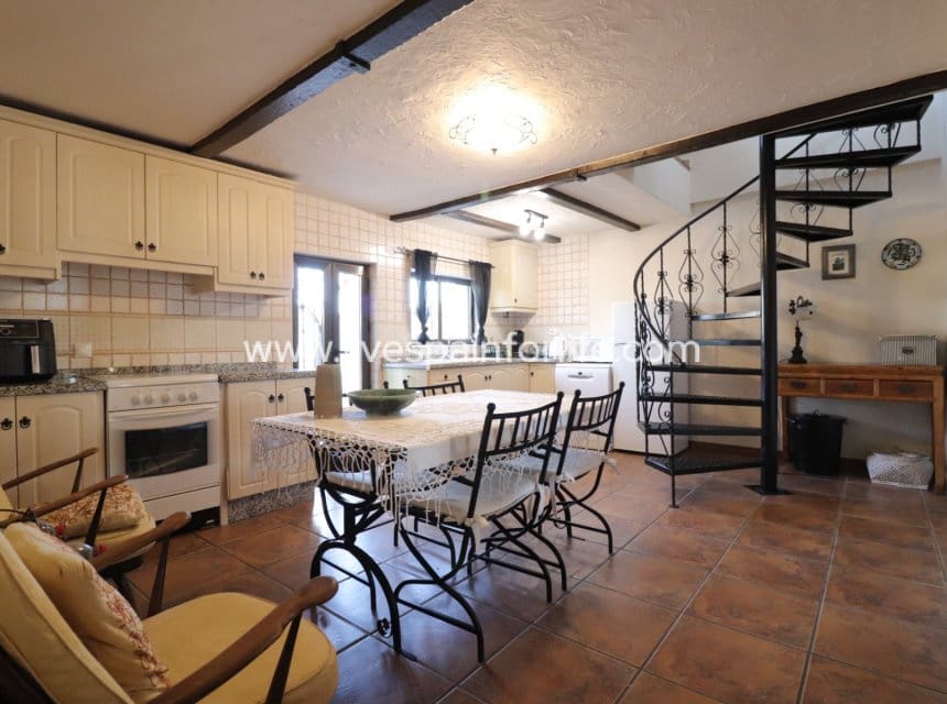 4 bedroom Finca/Country House for sale in Albatera with pool garage - € 345,000 (Ref: 9948890)