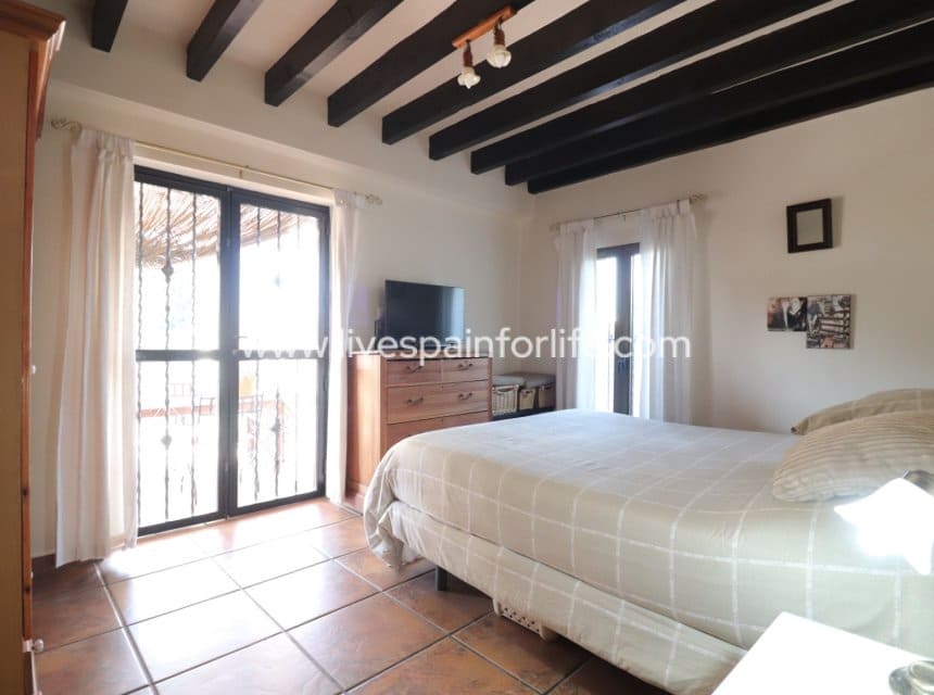 4 bedroom Finca/Country House for sale in Albatera with pool garage - € 345,000 (Ref: 9948890)