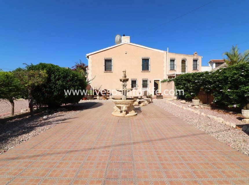 4 bedroom Finca/Country House for sale in Albatera with pool garage - € 345,000 (Ref: 9948890)