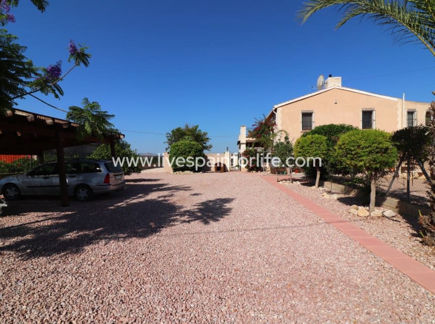 4 bedroom Finca/Country House for sale in Albatera with pool garage - € 345,000 (Ref: 9948890)