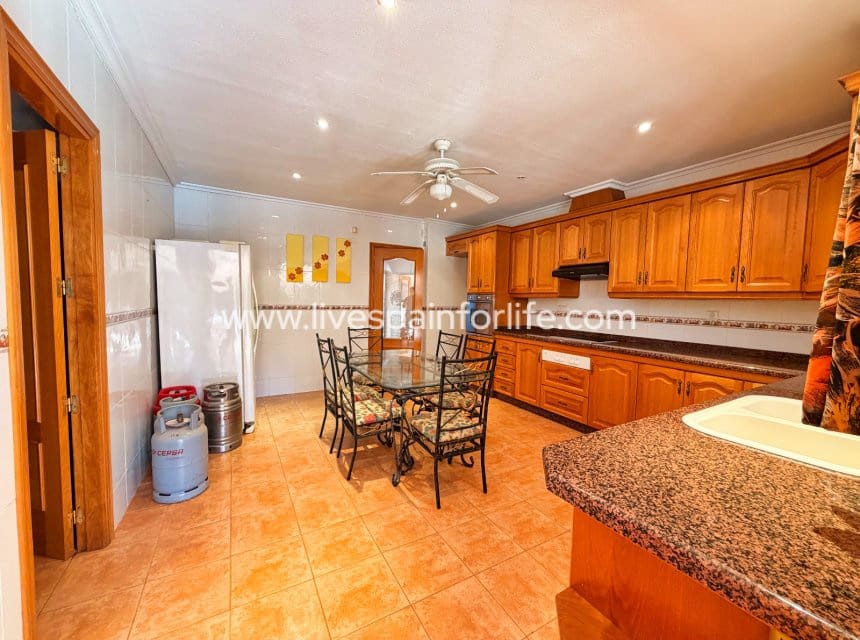 5 bedroom Finca/Country House for sale in Matola with pool garage - € 299,000 (Ref: 9956019)
