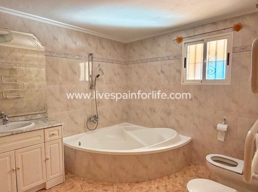 5 bedroom Finca/Country House for sale in Matola with pool garage - € 299,000 (Ref: 9956019)