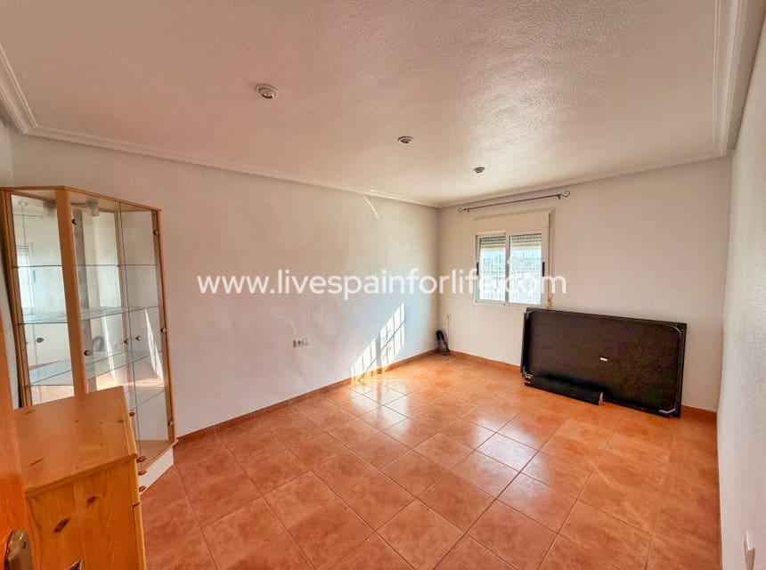 5 bedroom Finca/Country House for sale in Matola with pool garage - € 299,000 (Ref: 9956019)