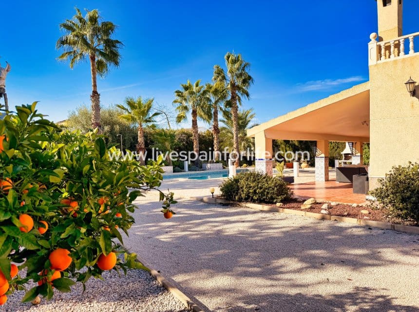 5 bedroom Finca/Country House for sale in Matola with pool garage - € 299,000 (Ref: 9956019)