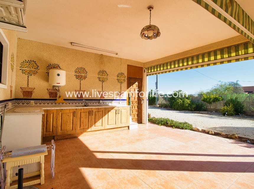 5 bedroom Finca/Country House for sale in Matola with pool garage - € 299,000 (Ref: 9956019)