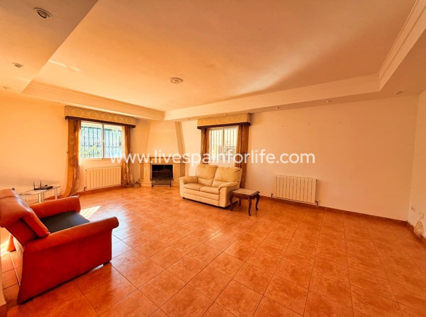 5 bedroom Finca/Country House for sale in Elche / Elx with pool garage - € 299,000 (Ref: 9956021)