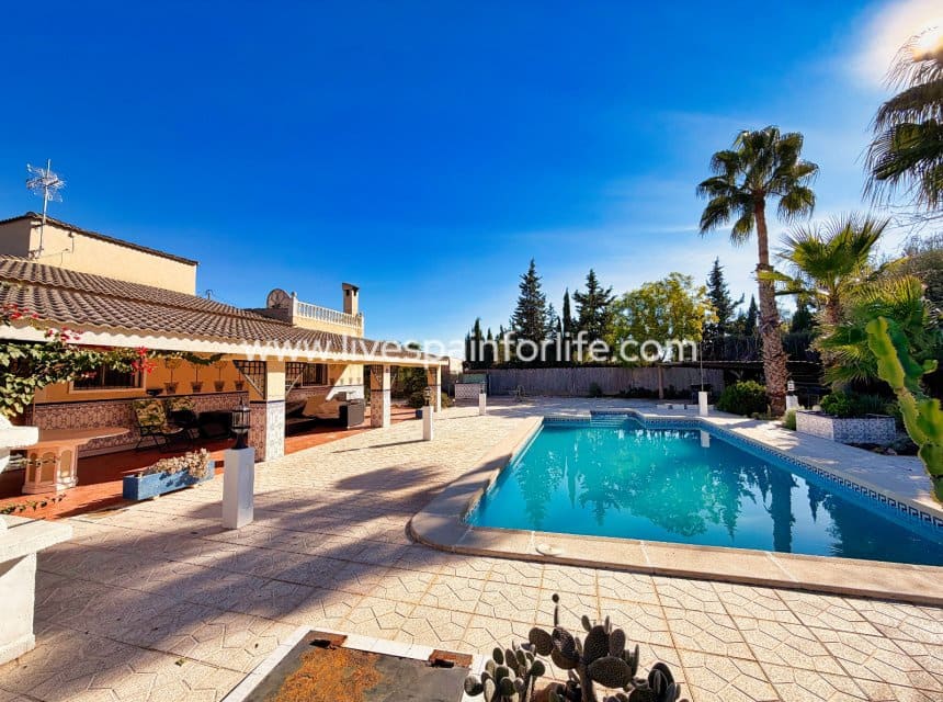 5 bedroom Finca/Country House for sale in Elche / Elx with pool garage - € 299,000 (Ref: 9956021)