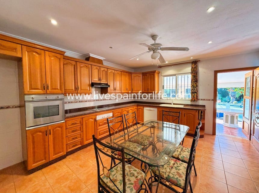 5 bedroom Finca/Country House for sale in Elche / Elx with pool garage - € 299,000 (Ref: 9956021)