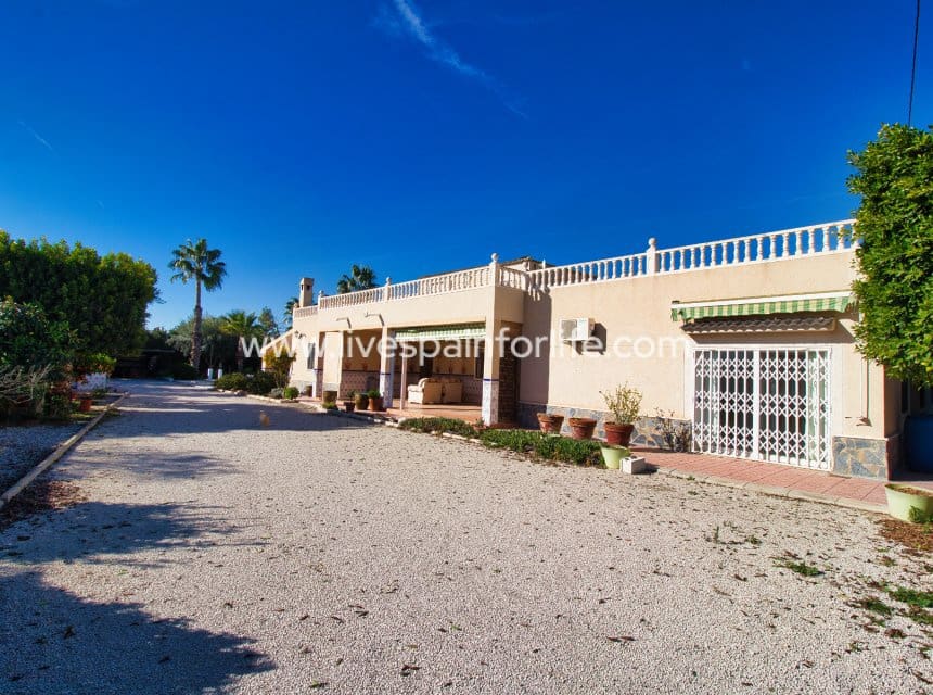5 bedroom Finca/Country House for sale in Elche / Elx with pool garage - € 299,000 (Ref: 9956021)
