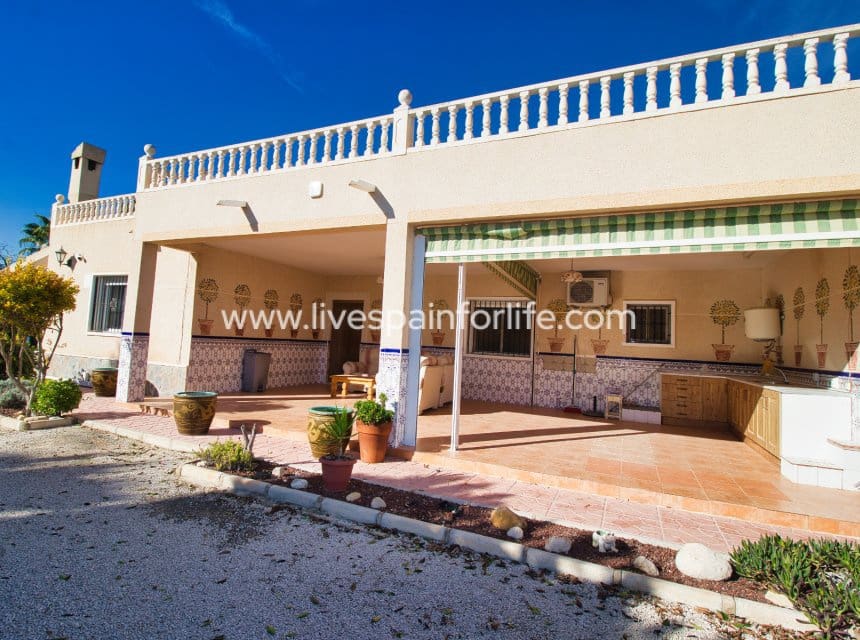 5 bedroom Finca/Country House for sale in Elche / Elx with pool garage - € 299,000 (Ref: 9956021)