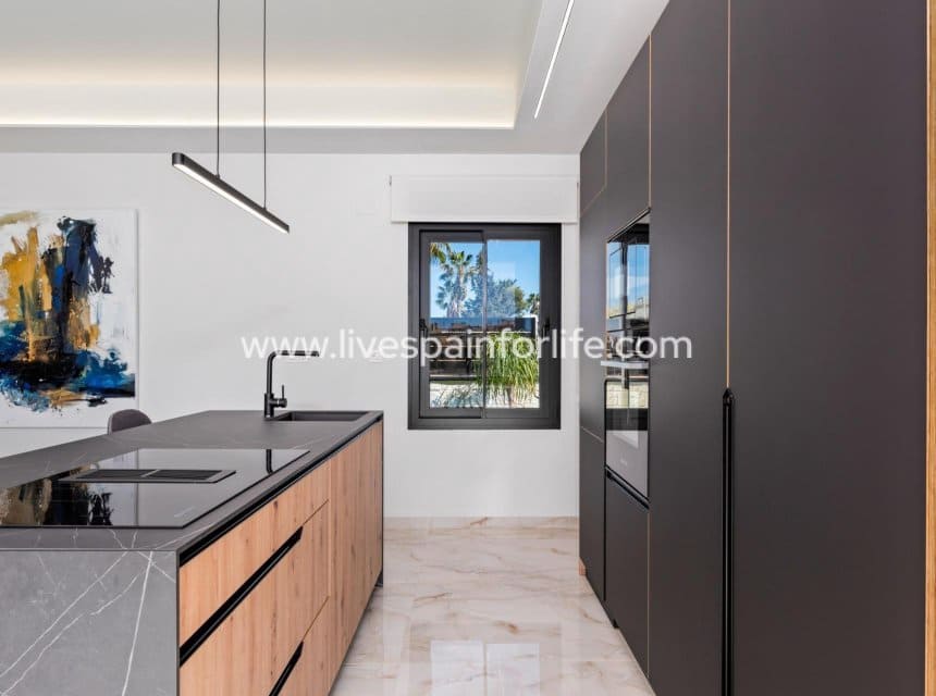 3 soveværelse Villa til salg i Algorfa med swimmingpool garage - € 670.000 (Ref: 9968650)