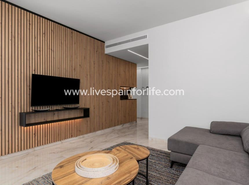 3 soveværelse Villa til salg i Algorfa med swimmingpool garage - € 670.000 (Ref: 9968650)