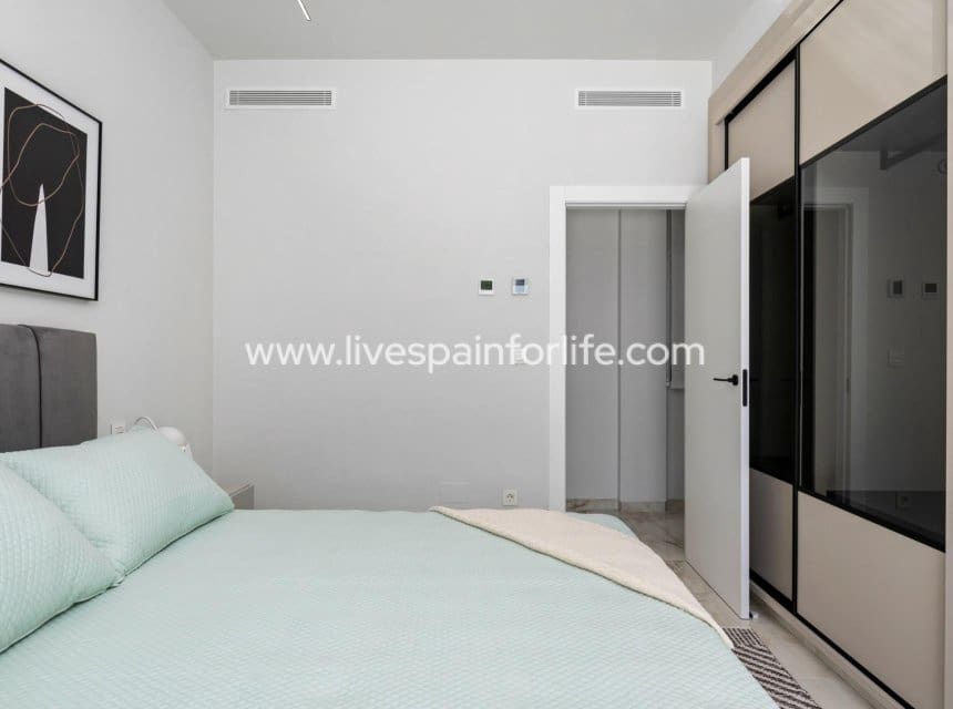 3 soveværelse Villa til salg i Algorfa med swimmingpool garage - € 670.000 (Ref: 9968650)