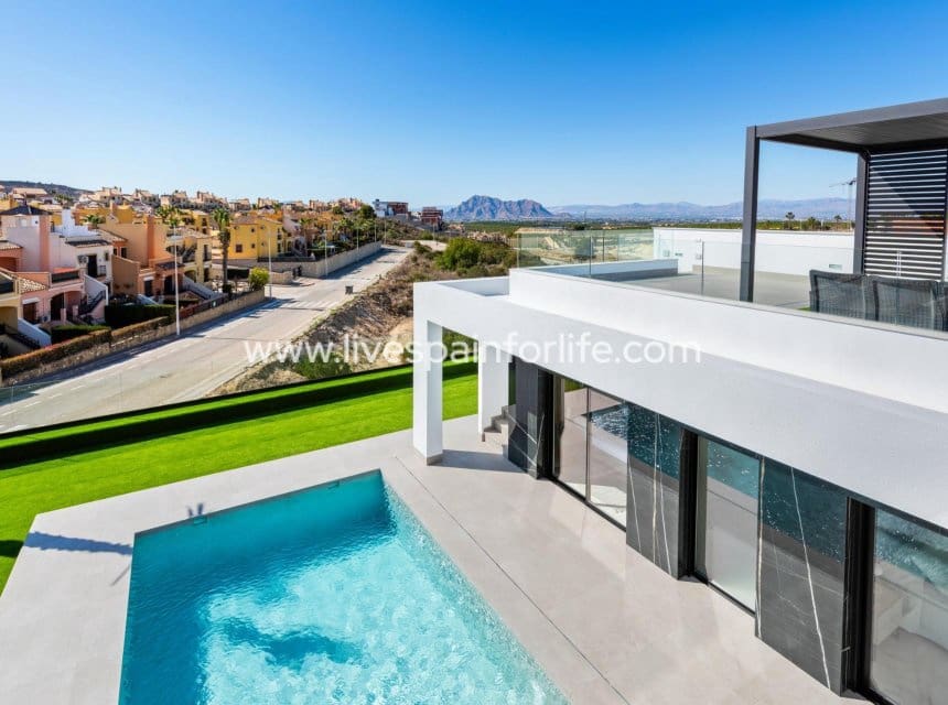 3 soveværelse Villa til salg i Algorfa med swimmingpool garage - € 670.000 (Ref: 9968650)