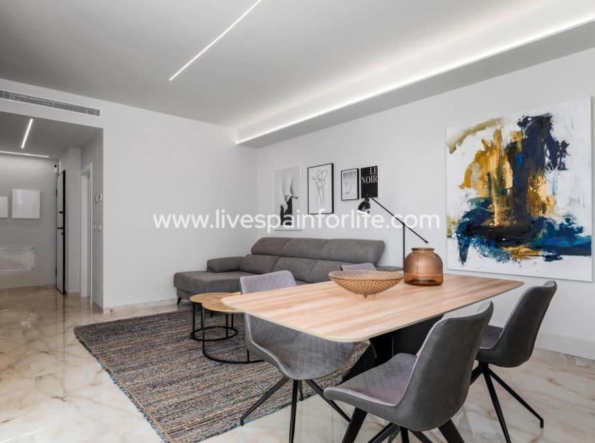 3 soveværelse Villa til salg i Algorfa med swimmingpool garage - € 670.000 (Ref: 9968650)