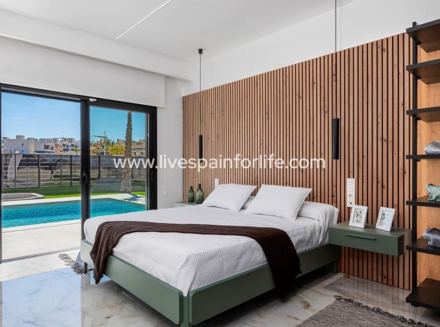 3 soveværelse Villa til salg i Algorfa med swimmingpool garage - € 670.000 (Ref: 9968650)