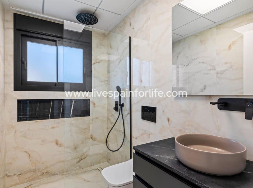 3 soveværelse Villa til salg i Algorfa med swimmingpool garage - € 670.000 (Ref: 9968650)
