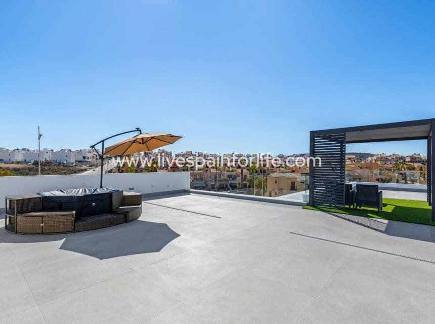 3 soveværelse Villa til salg i Algorfa med swimmingpool garage - € 670.000 (Ref: 9968650)