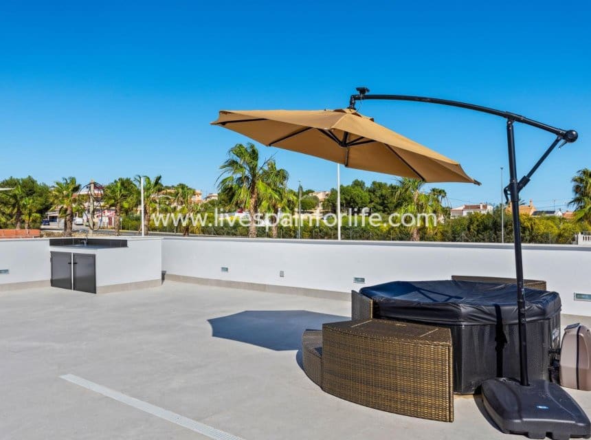 3 soveværelse Villa til salg i Algorfa med swimmingpool garage - € 670.000 (Ref: 9968650)