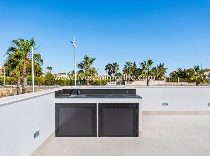 3 soveværelse Villa til salg i Algorfa med swimmingpool garage - € 670.000 (Ref: 9968650)