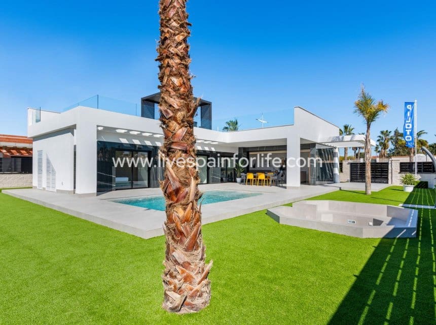3 soveværelse Villa til salg i Algorfa med swimmingpool garage - € 670.000 (Ref: 9968650)