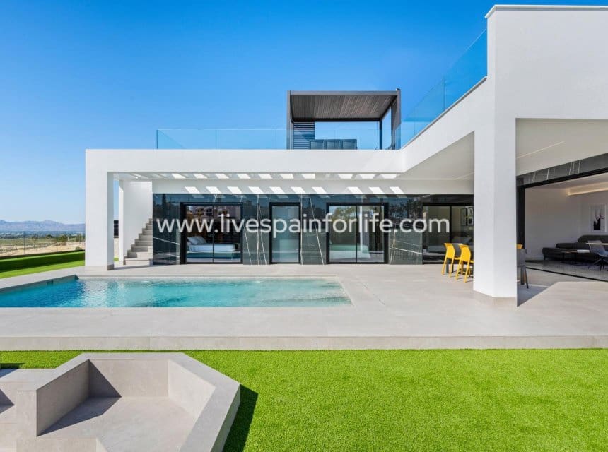 3 soveværelse Villa til salg i Algorfa med swimmingpool garage - € 670.000 (Ref: 9968650)