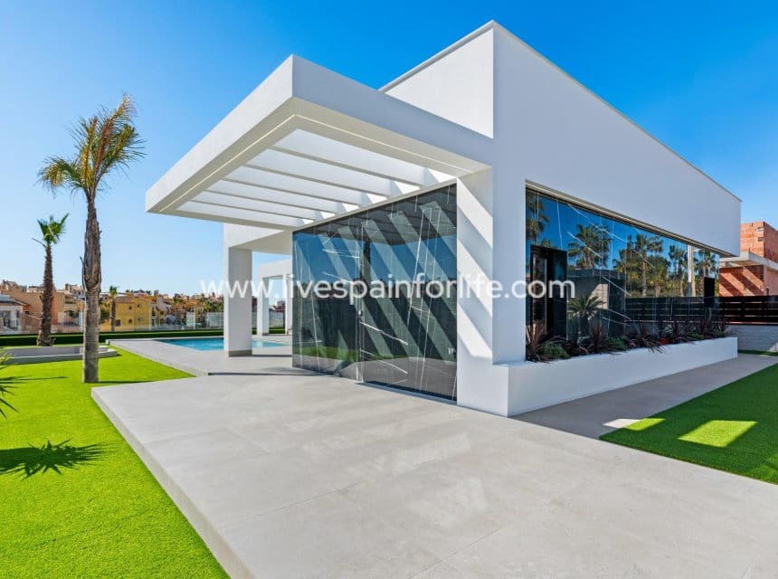3 soveværelse Villa til salg i Algorfa med swimmingpool garage - € 670.000 (Ref: 9968650)