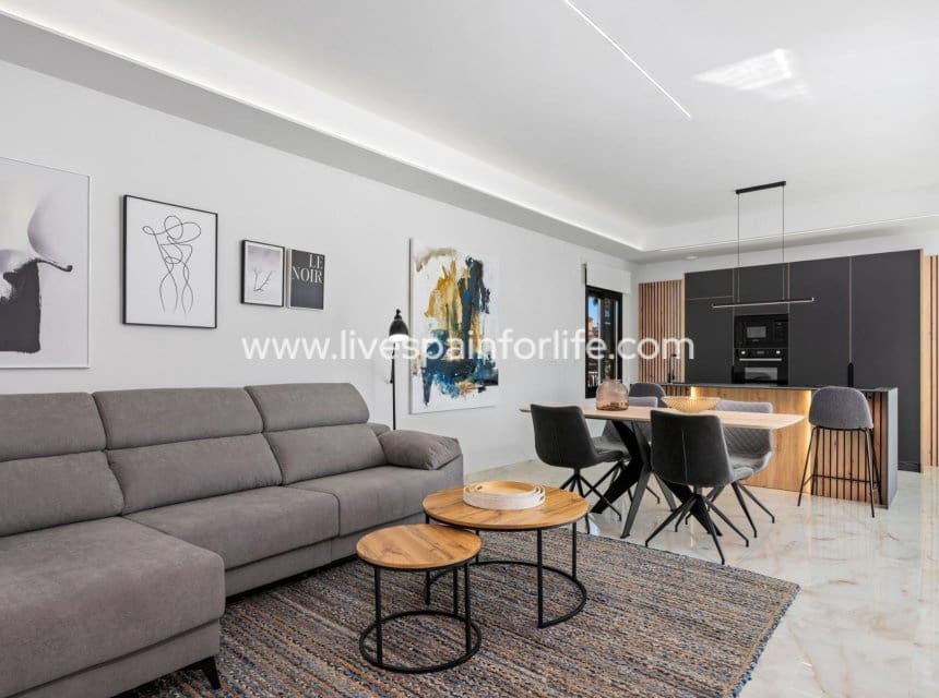 3 soveværelse Villa til salg i Algorfa med swimmingpool garage - € 670.000 (Ref: 9968650)