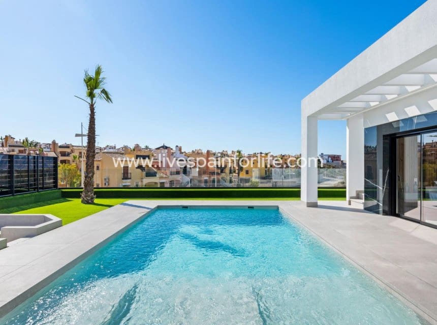 3 soveværelse Villa til salg i Algorfa med swimmingpool garage - € 670.000 (Ref: 9968650)